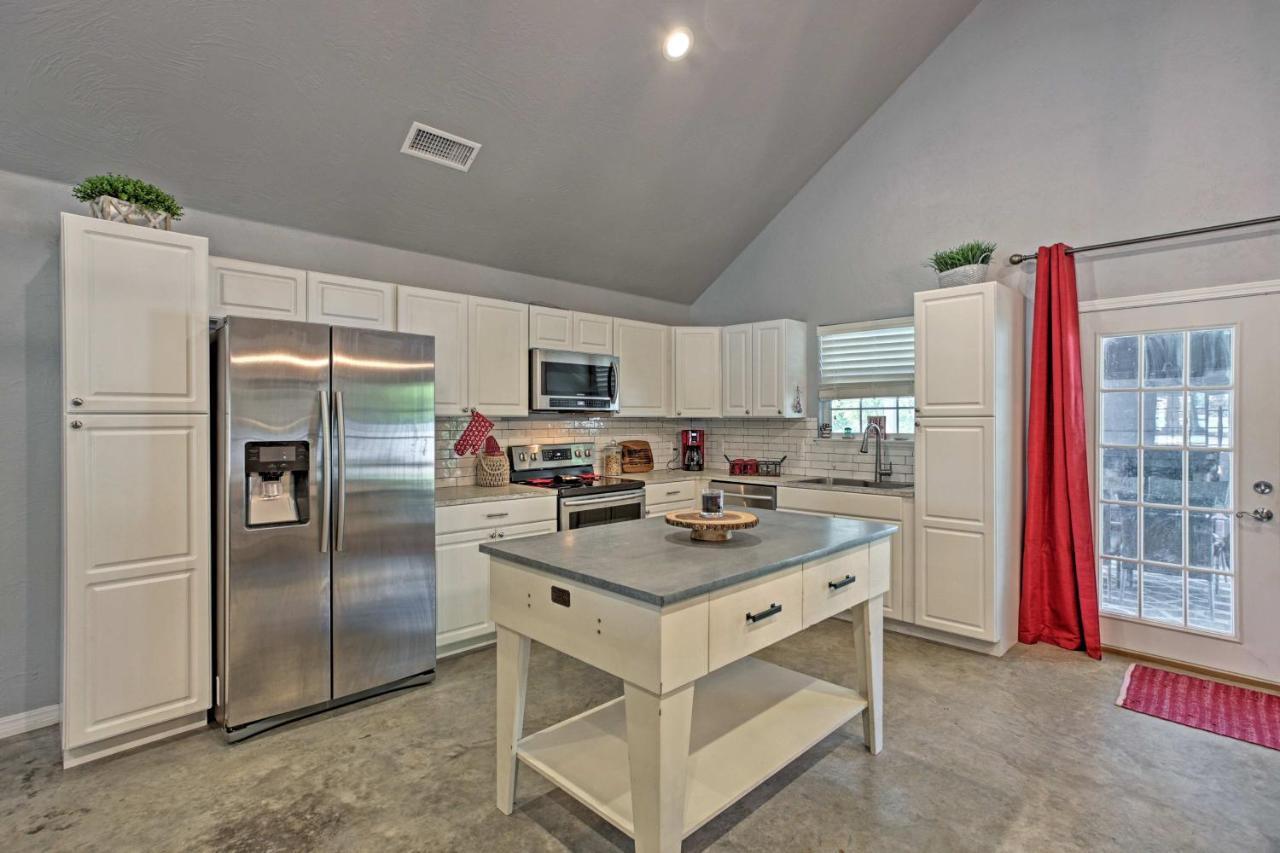 Modern Retreat With Gas Grill - Walk To Lake Texoma! Kingston Luaran gambar