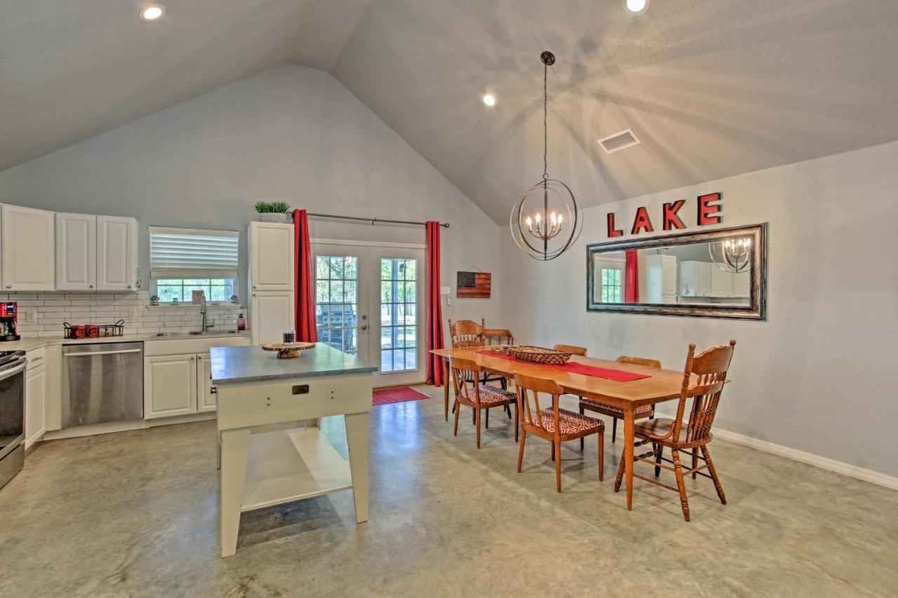 Modern Retreat With Gas Grill - Walk To Lake Texoma! Kingston Luaran gambar