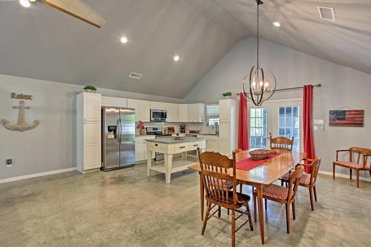 Modern Retreat With Gas Grill - Walk To Lake Texoma! Kingston Luaran gambar