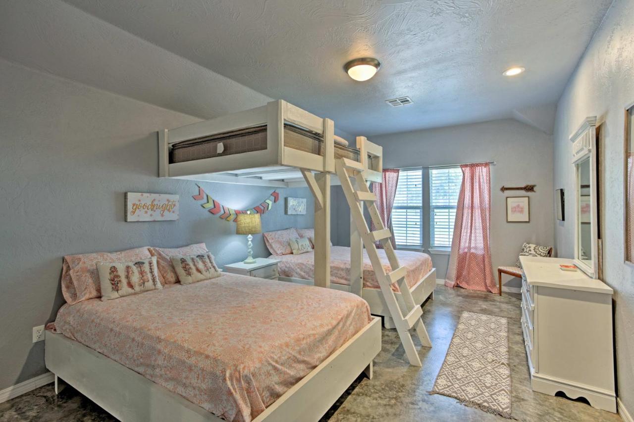 Modern Retreat With Gas Grill - Walk To Lake Texoma! Kingston Luaran gambar